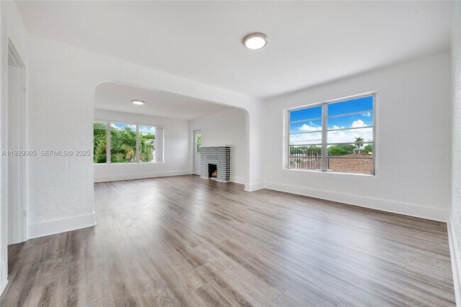 Building Photo - 1736 SW 9th St