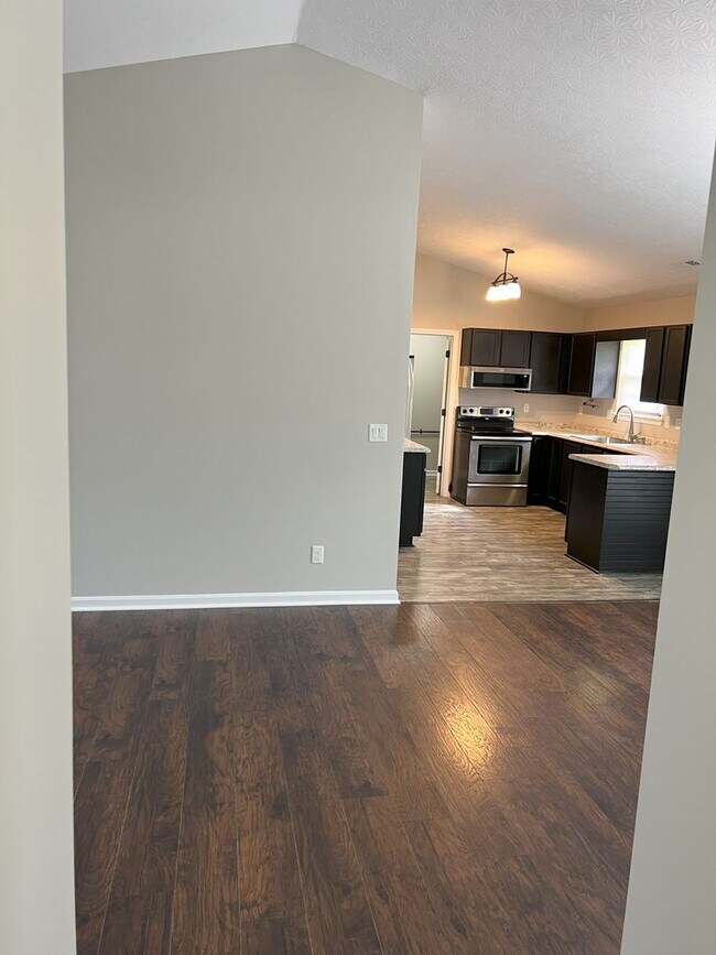 Building Photo - 3-Bedroom Home in Desirable Fields of Lancassange, Jeffersonville