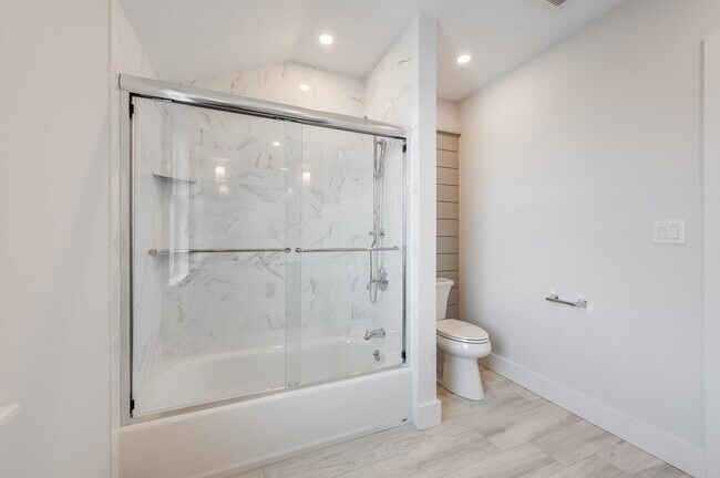 Building Photo - 8 Riverside Rd