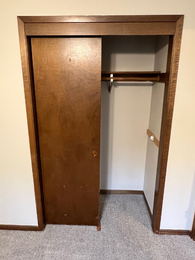 Building Photo - 3 Bedroom Duplex on South Side of Des Moines Available!