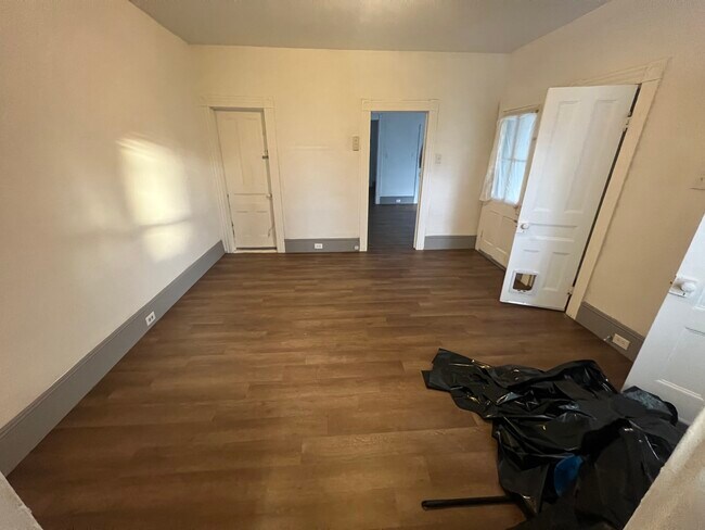 Building Photo - 329 N Lincoln Ave