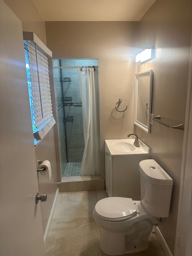 2nd Bathroom - 15526 Septo St