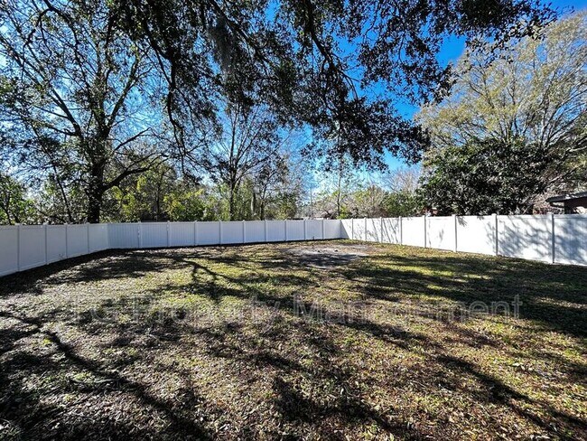 Building Photo - 7952 118th St