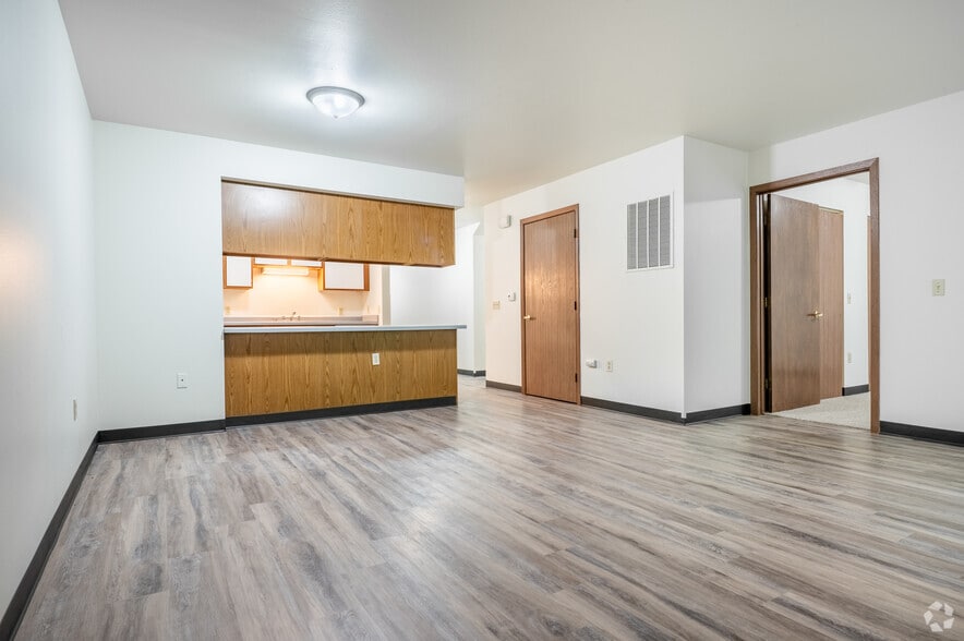 3BR, 1BA - 1,110SF - Living room - Sylvan Glen Apartments