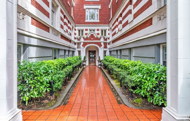 Building Photo - 1811 NW Couch St