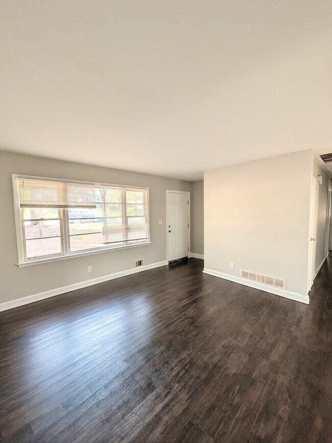 Building Photo - 905 Cone Rd