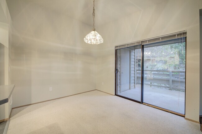 Building Photo - 1270 Bellevue Way NE