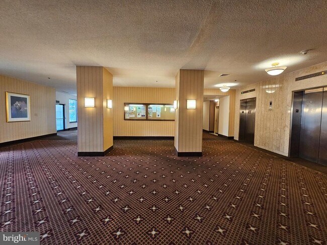 Building Photo - 3709 S George Mason Dr