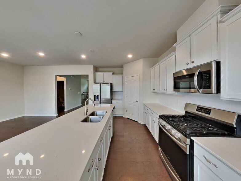 Building Photo - 15116 Holly Run Ln