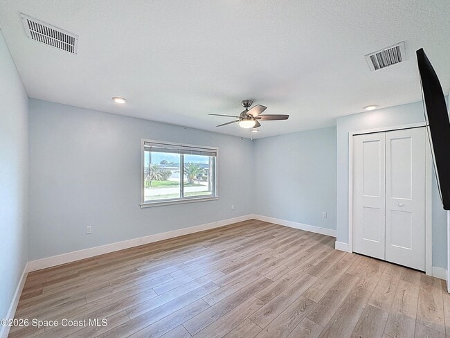 Building Photo - 1707 Shore Dr