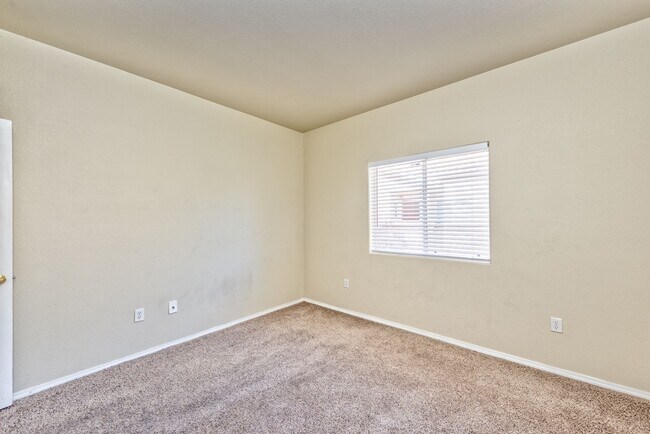 Building Photo - 1050 E Cactus Ave