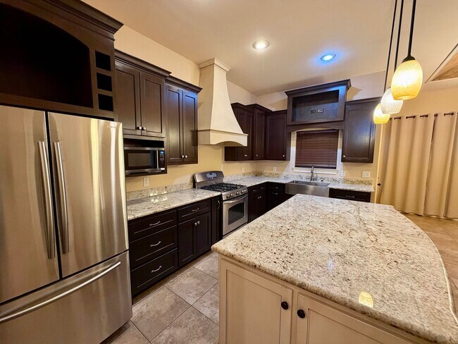 Building Photo - 420 Sabal Loop