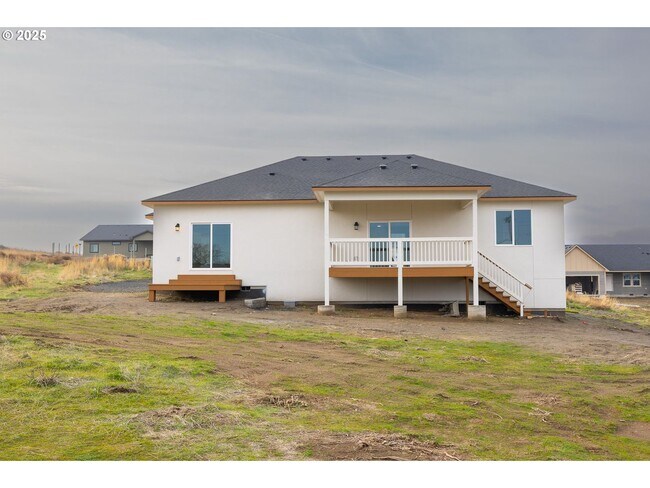 Building Photo - Stunning South Hill Home in Umatilla!!