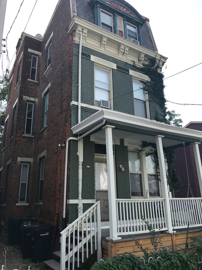 Building Photo - 225 Fosdick St