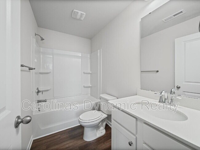 Building Photo - 914 S Battleground Ave