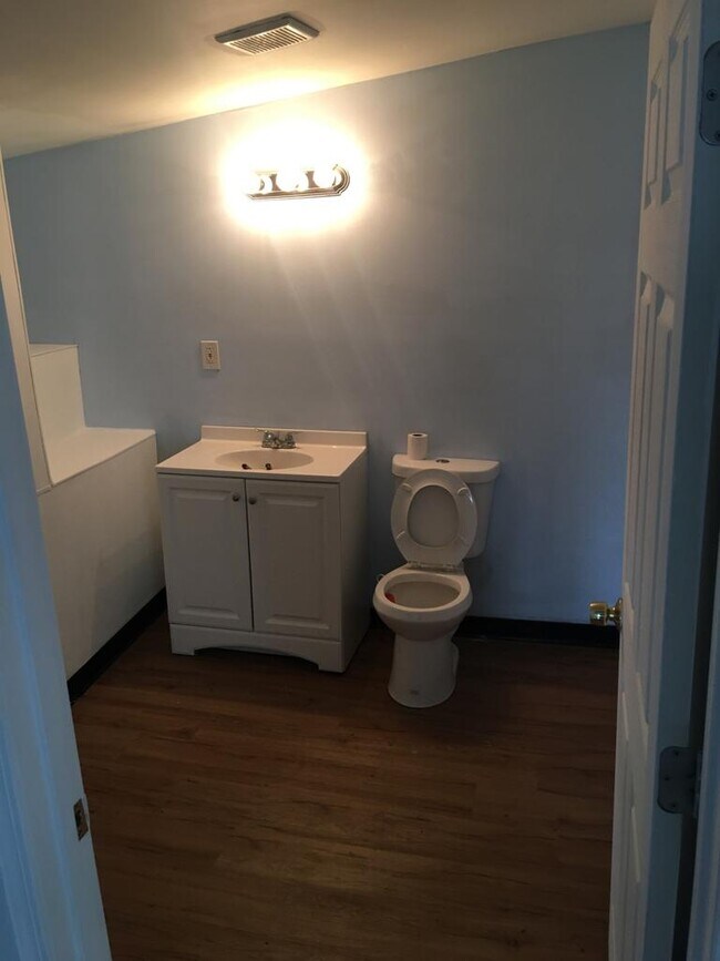 Building Photo - 295 E 238th St