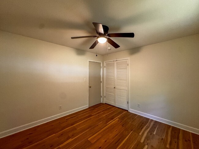 Building Photo - Spacious 4 Bed 2.5 bath Home Close to Fort Bragg
