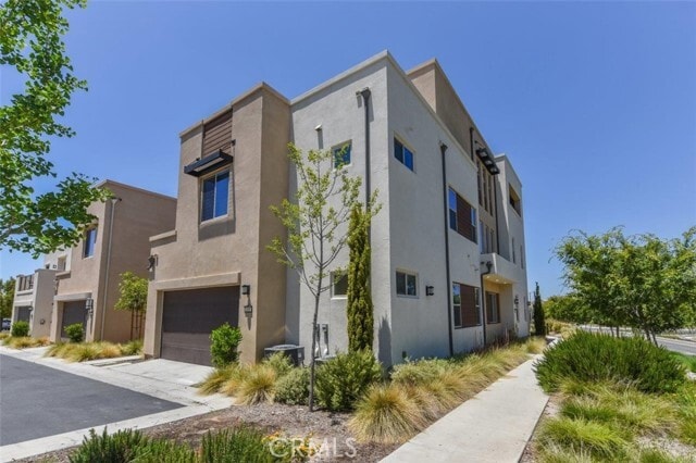 Building Photo - 105 Stellar