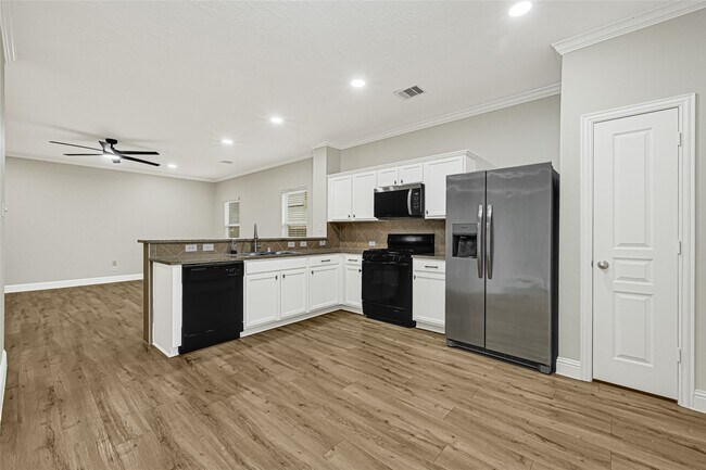 Building Photo - 11015 Harston Dr
