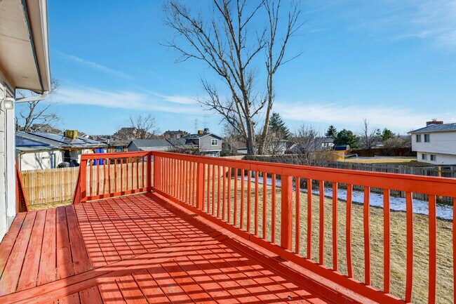 Building Photo - $2,540.95 with $300 off the first month's Rent- 4 Bedroom, 1.5 Bath, Single Family Home in Aurora...