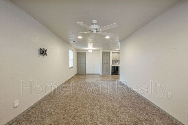 Building Photo - 2124 S Sunnylane Rd
