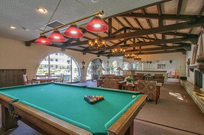 Building Photo - 500 Glenwood Cir