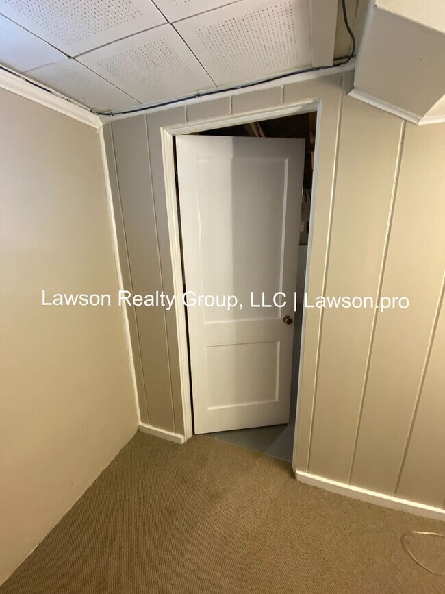 Building Photo - Raleigh Court -Three Bedroom Ranch with Basement