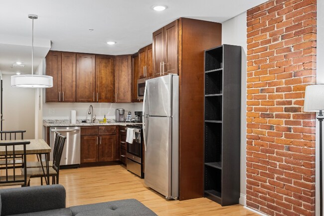 Building Photo - 1361 Elm St