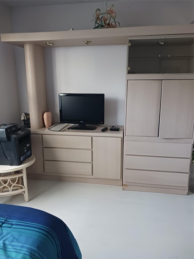 Building Photo - 3004 Portofino Isle