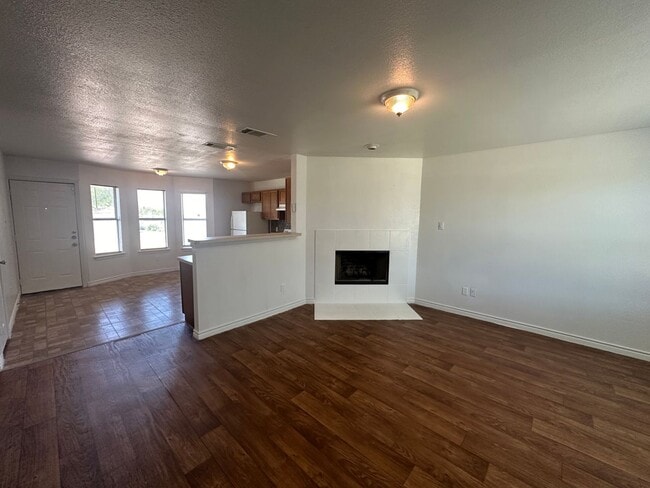 Building Photo - Wonderful 3-Bedroom Dallas Home For Rent!!