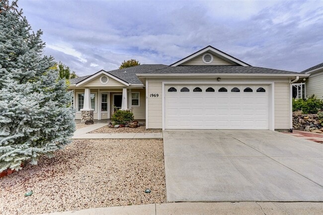 Primary Photo - 2 bedroom, 2 bathroom home in Victorian Es...