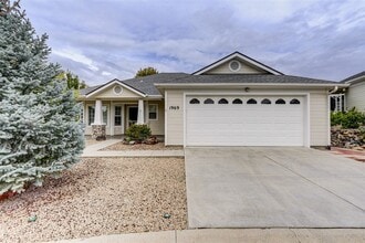 Building Photo - 2 bedroom, 2 bathroom home in Victorian Es...