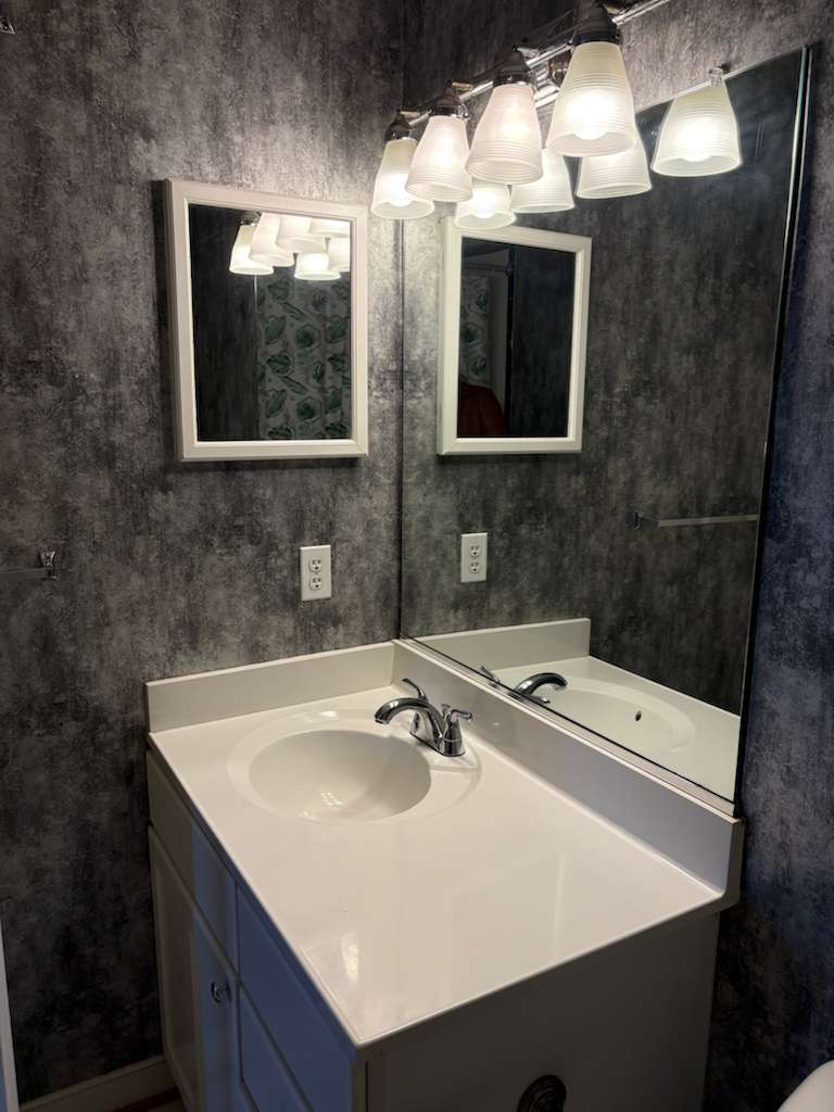 Bathroom A - 605 Spring St