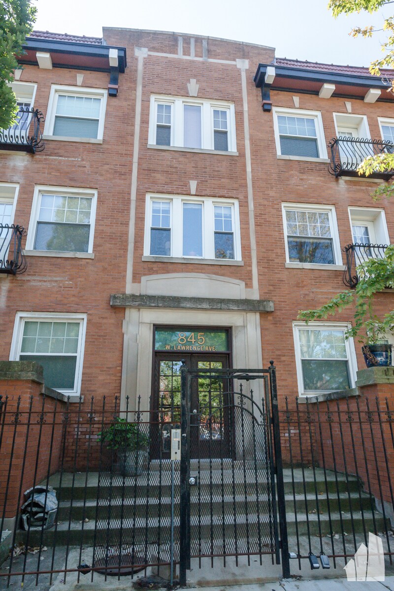 Building Photo - 845 W Lawrence Ave
