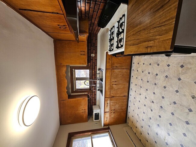 Building Photo - 211 Edwards Ave