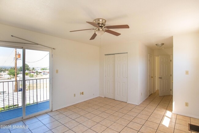 Building Photo - 1302 S Triviz Dr