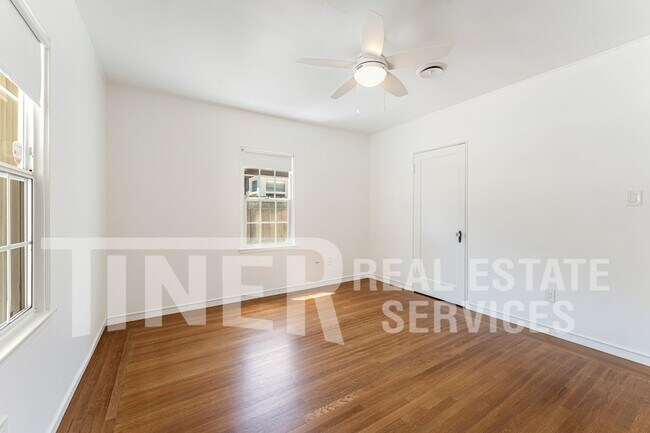 Building Photo - 657 40th St
