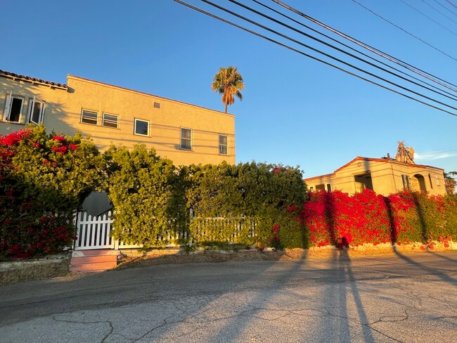 Building Photo - 1362 S Stanley Ave