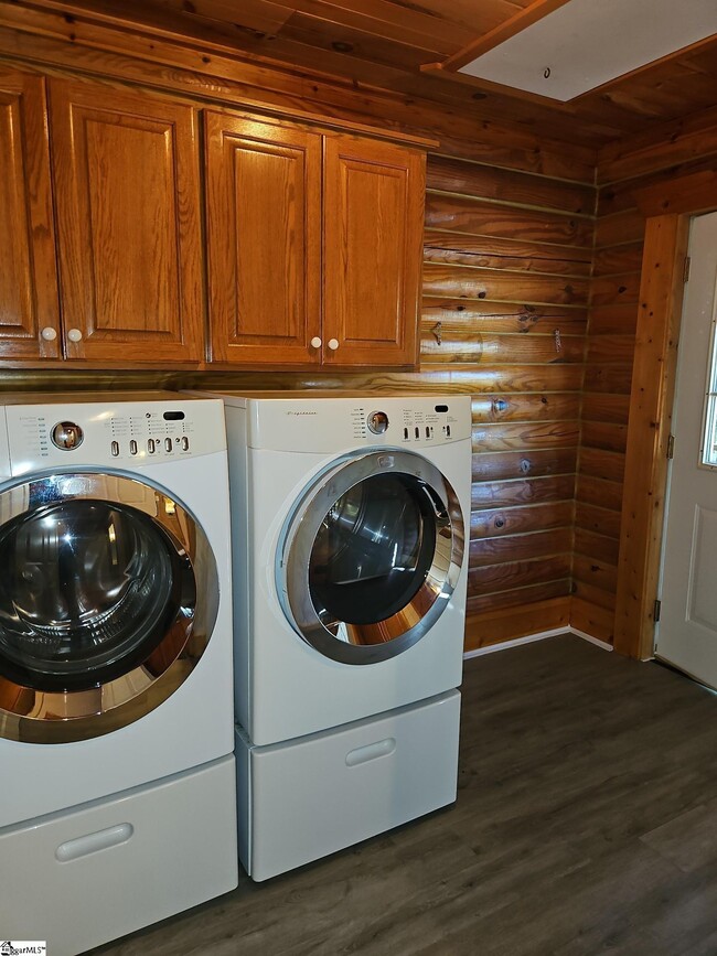 Building Photo - 121 Cater Dr