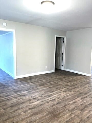 Building Photo - Beautiful House!