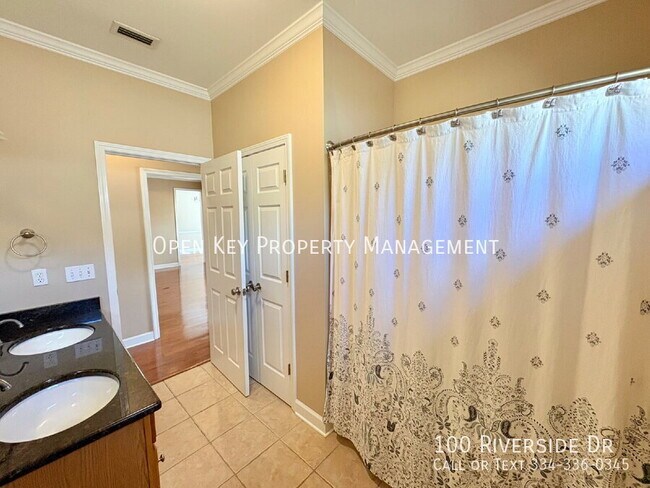 Building Photo - 100 Riverside Dr