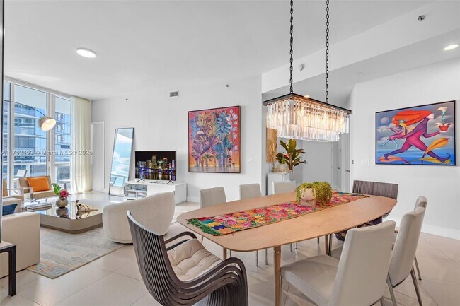 Building Photo - 15811 Collins Ave