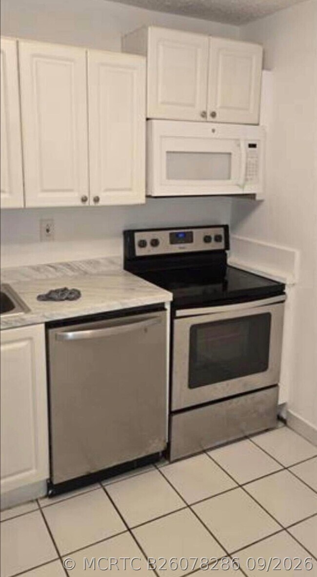 Building Photo - 5100 SW 41st St