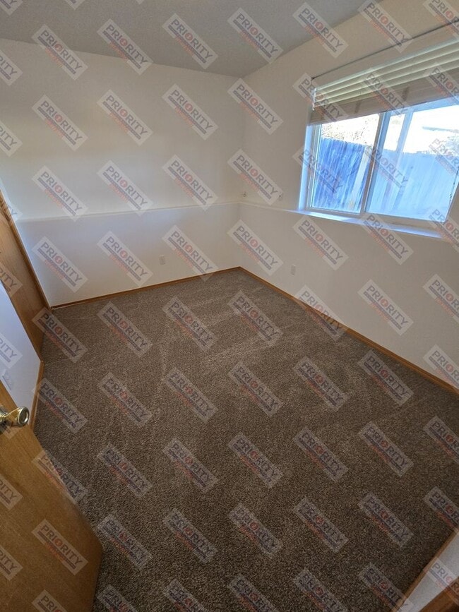 Building Photo - Single Family Home with 4 Bedrooms