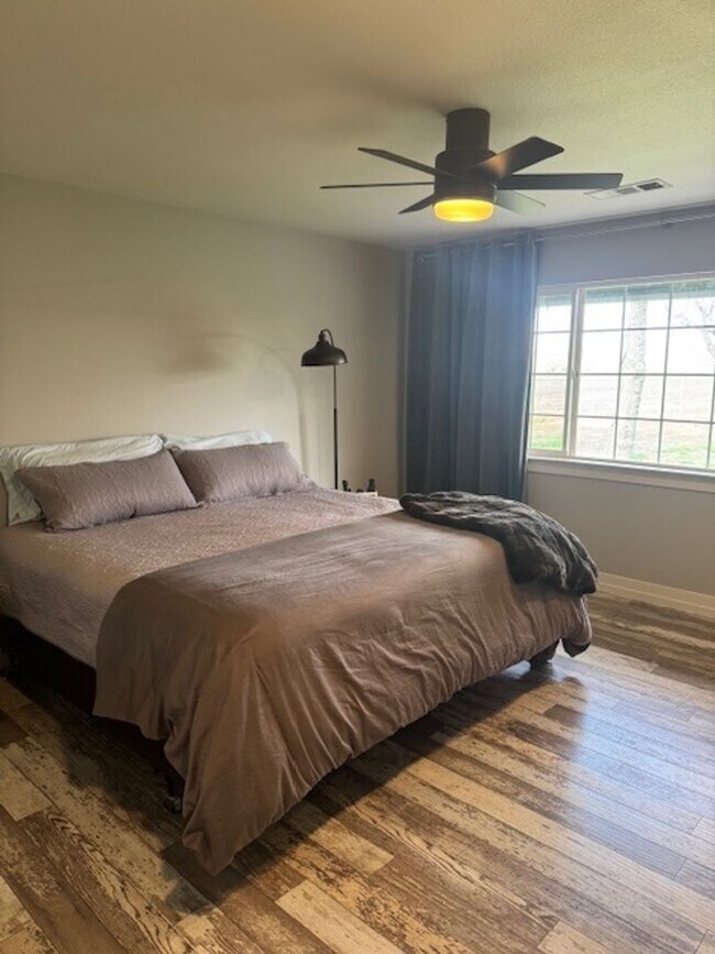 Building Photo - Country Style Living in this Charming Home in Anderson