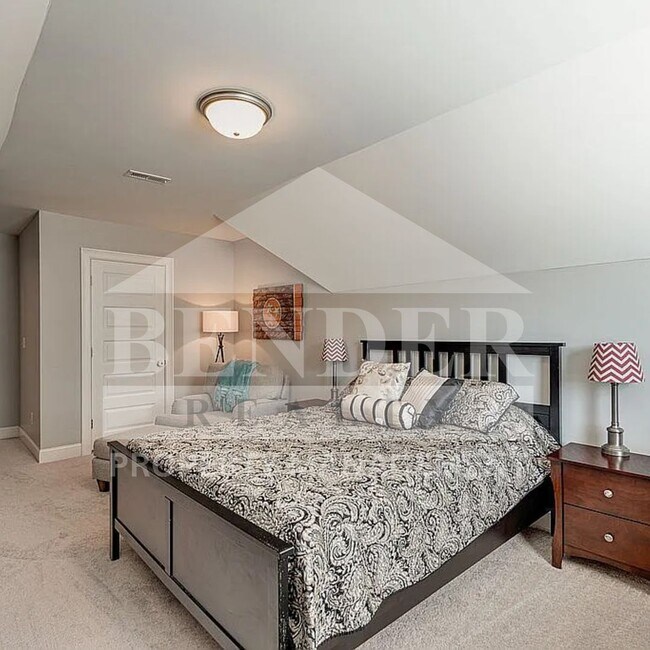 Building Photo - Beautiful Like New Home in Ooltewah