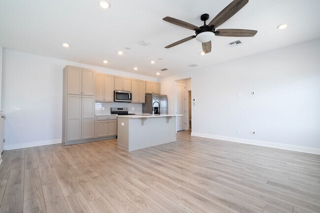 Building Photo - 6665 Bridgman St