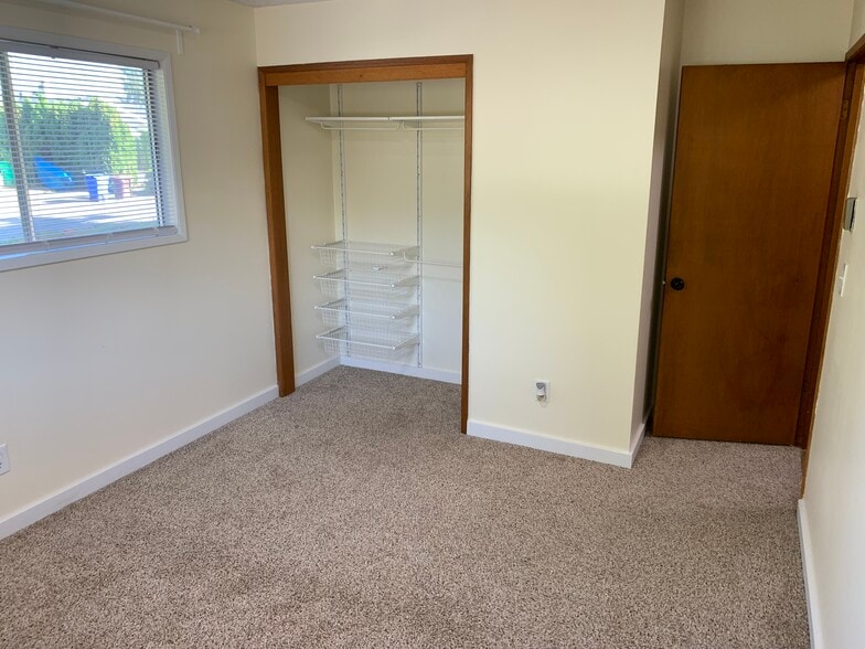 Building Photo - 4325 NE 130th Pl