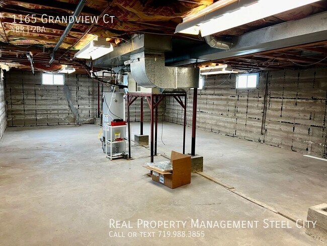 Building Photo - 1165 Grandview Ct
