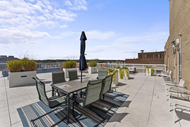 Building Photo - 1260 21st St NW